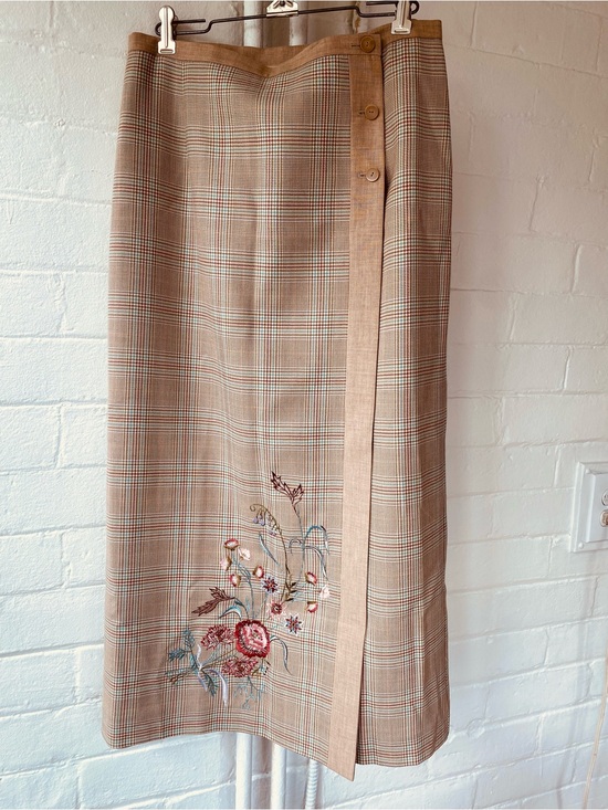 Pendleton Dresses & Skirts - Pendleton Virgin Wool Houndstooth Plaid Skirt with Floral Embroidery - Beige
